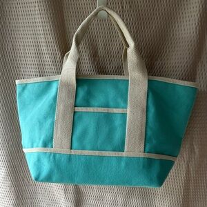 Canvas green tote bag. Fully lined. New, excellent condition.